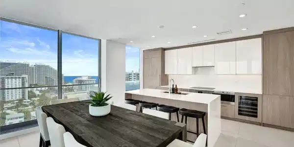 153 N Seabreeze Boulevard