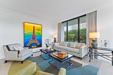 123 Lakeshore Drive