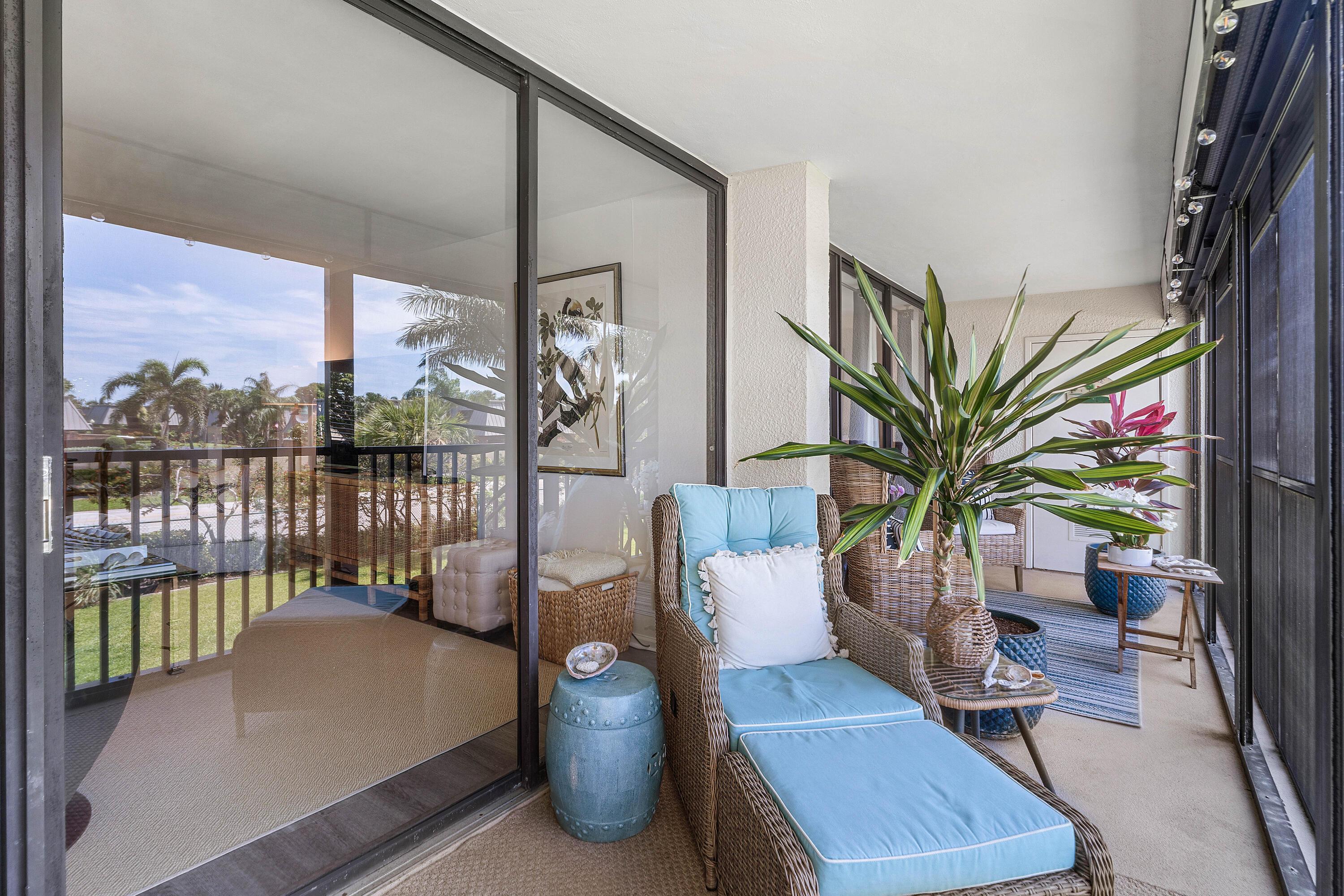 Image 2: 028-1605SouthUSHighway1-M1206-Jupiter-FL