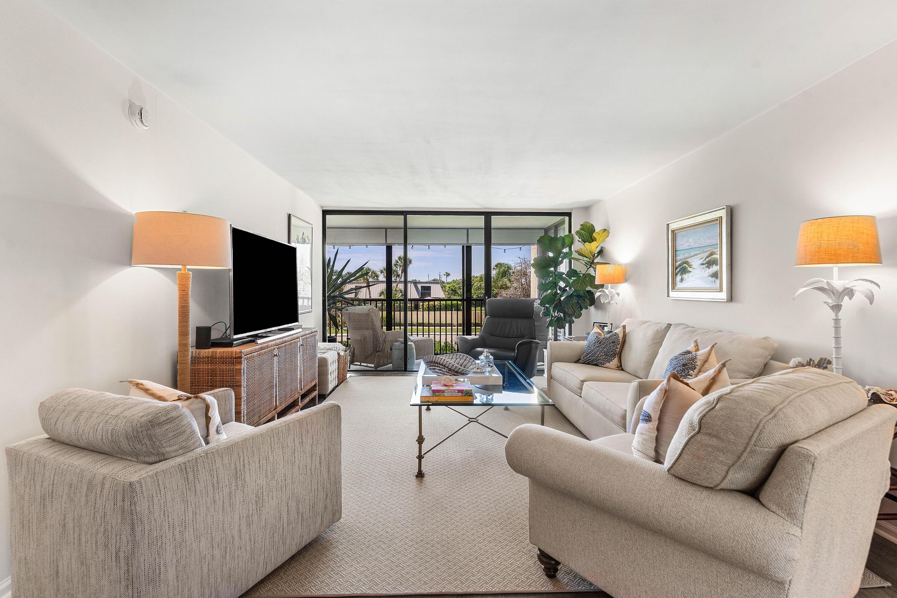Image 3: 012-1605SouthUSHighway1-M1206-Jupiter-FL