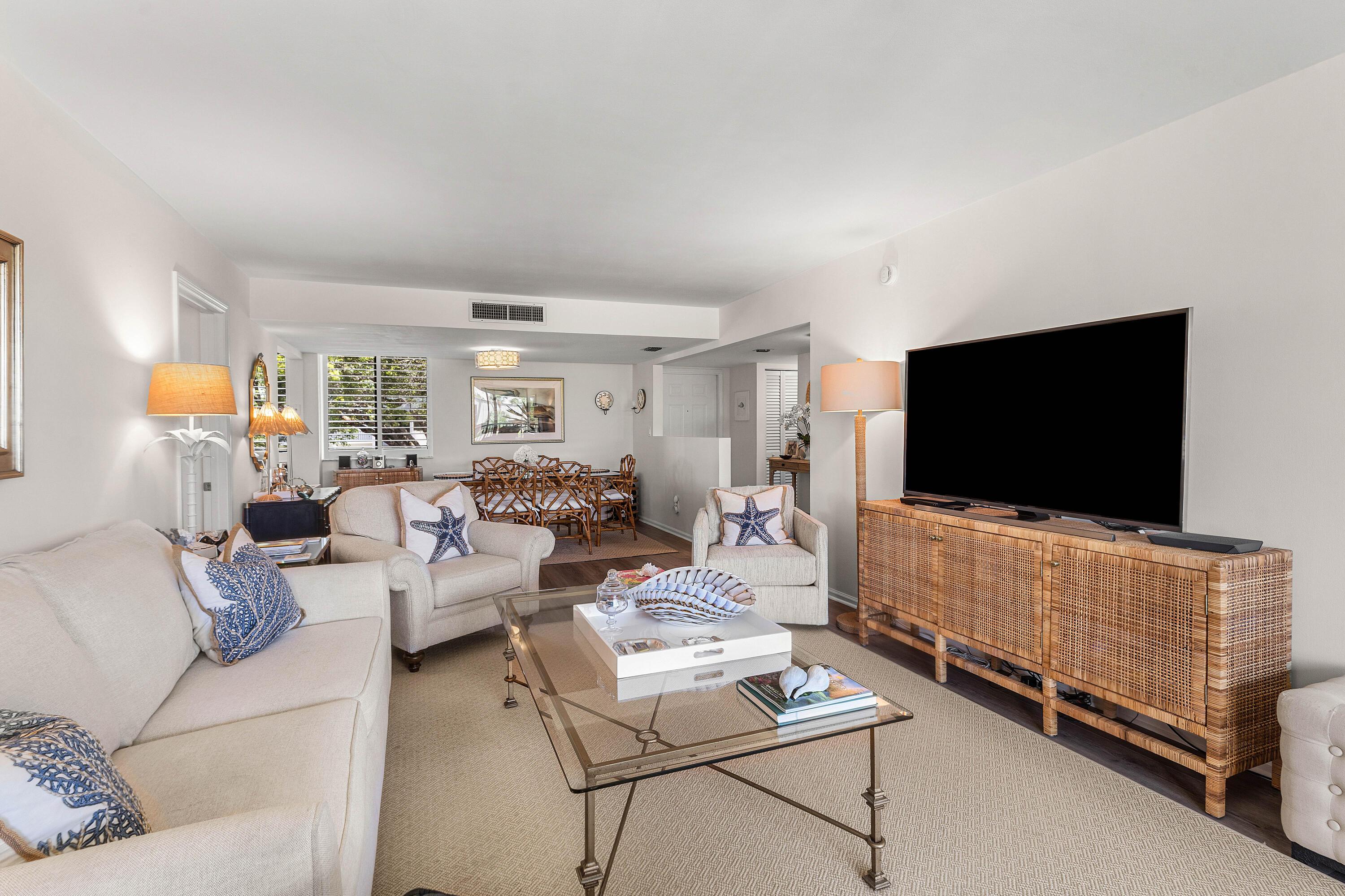 Image 4: 015-1605SouthUSHighway1-M1206-Jupiter-FL