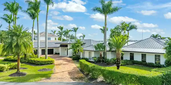 10 Yacht Club Place