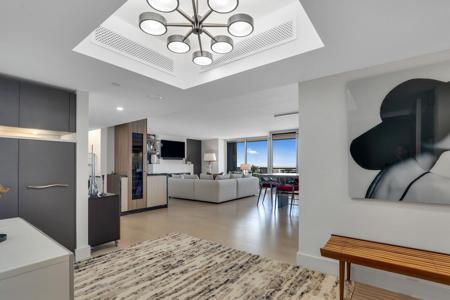 100 Lakeshore Drive
