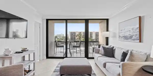 2707 N Ocean Boulevard