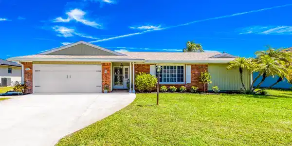 2349 SE Bordeaux Court