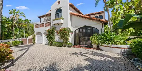 23 Sloans Curve Drive