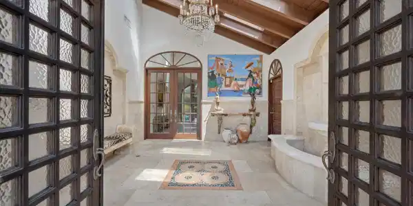 Image 2: Foyer