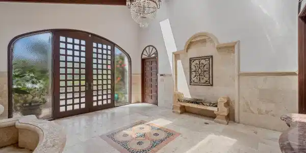 Image 3: Foyer