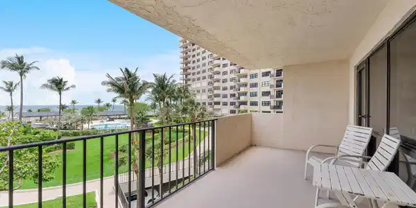 Image 3: 4900 N Ocean Blvd u416_027