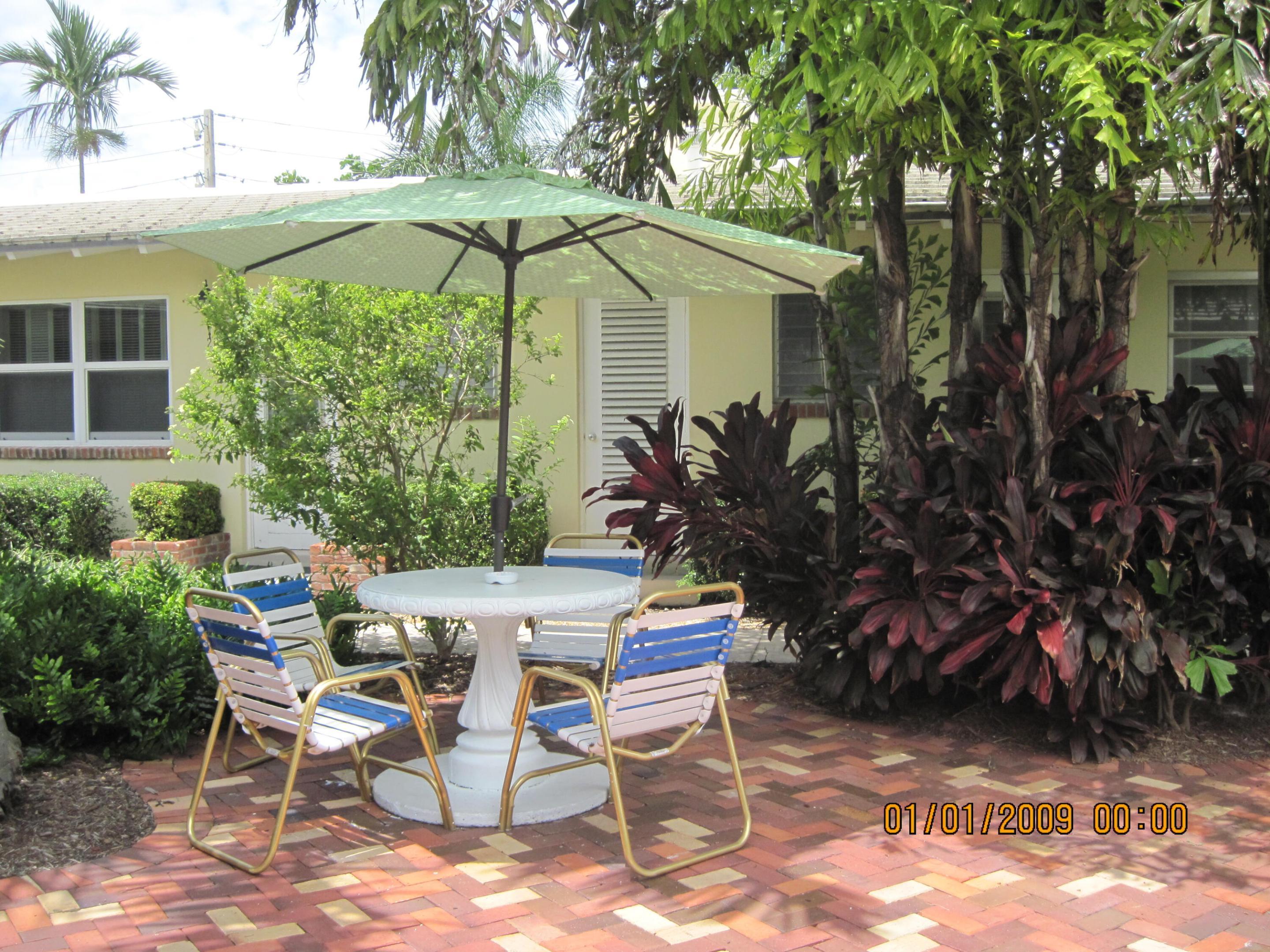 Image 2: 1-patio_grove_
