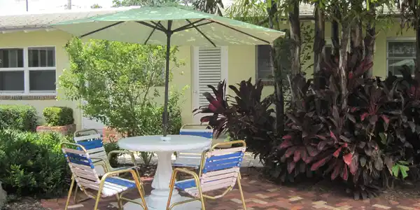 Image 2: 1-patio_grove_