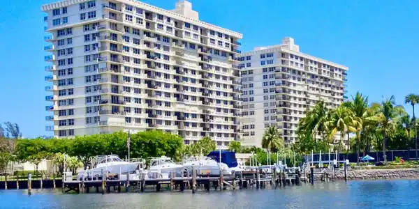 2121 N Ocean Boulevard