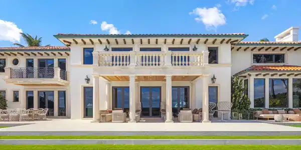 Image 4: Front of House