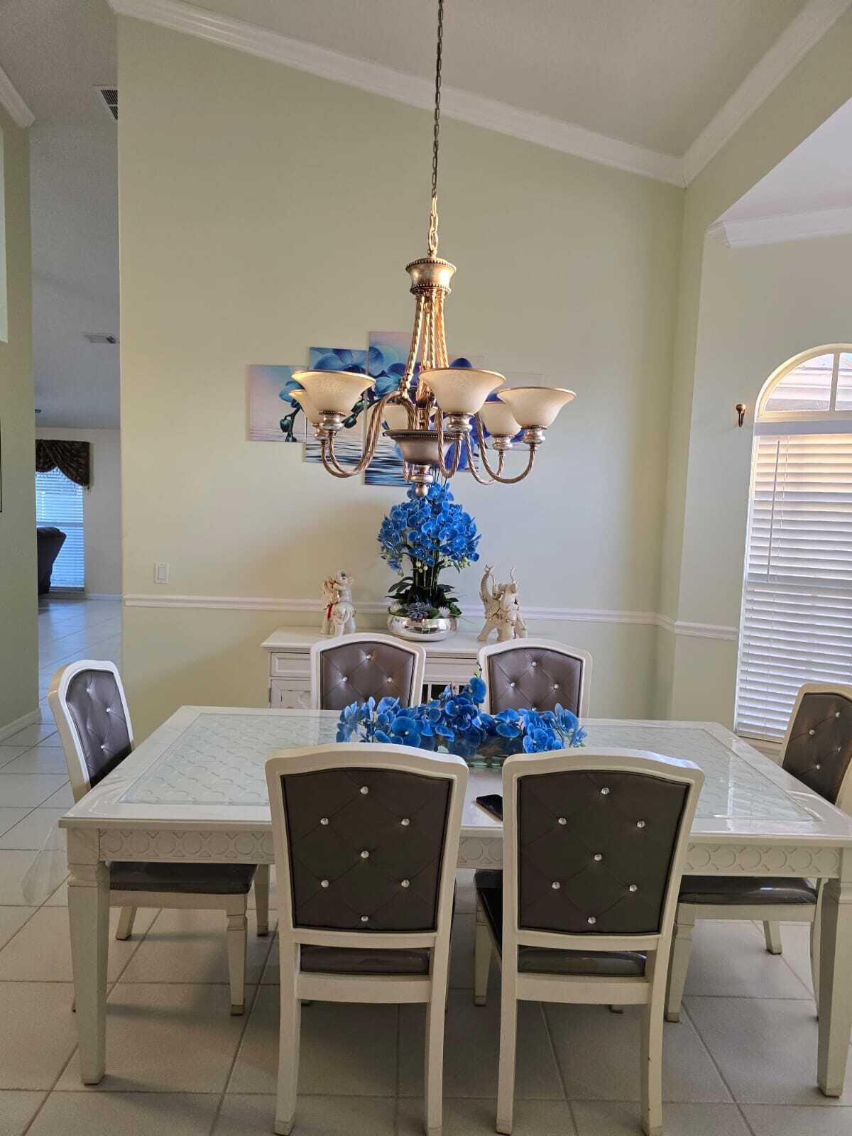 Image 4: Dining Room