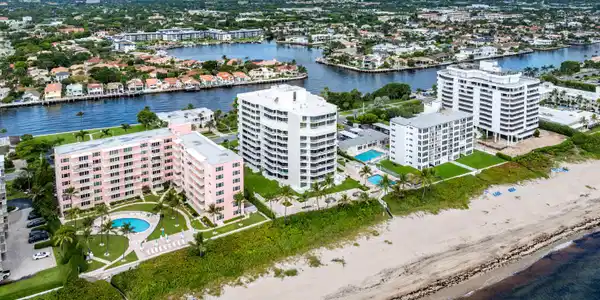 Image 3: 006-2917SouthOceanBoulevard-104-Highland