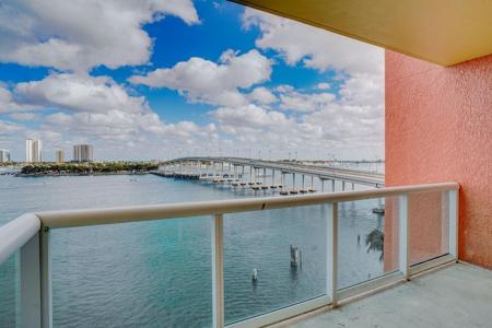 2640 Lake Shore Dr
