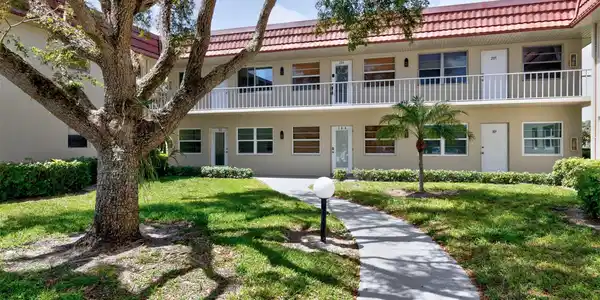 30 Pine Arbor Ln