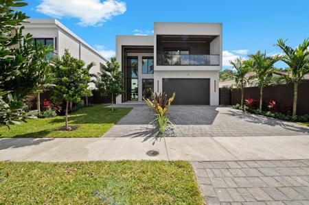 548 NE 11th Ave