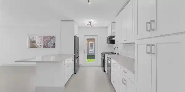 2750 NE 28th Court