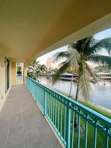 201 Golden Isles Dr