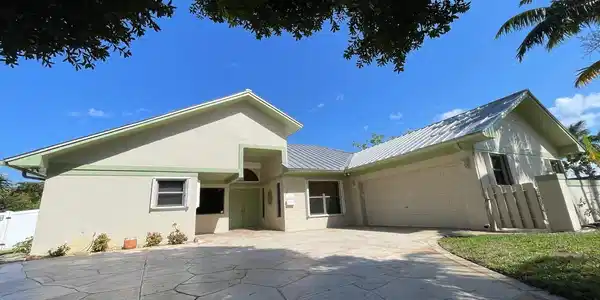 2925 NW Florida Ct