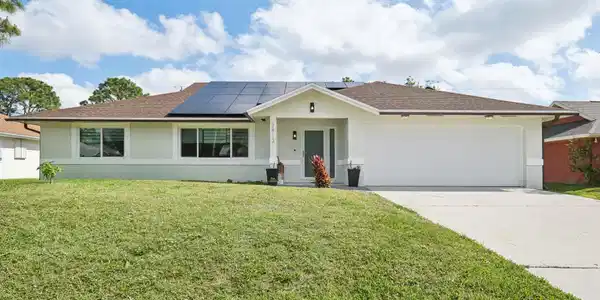 2813 SE Eagle Drive