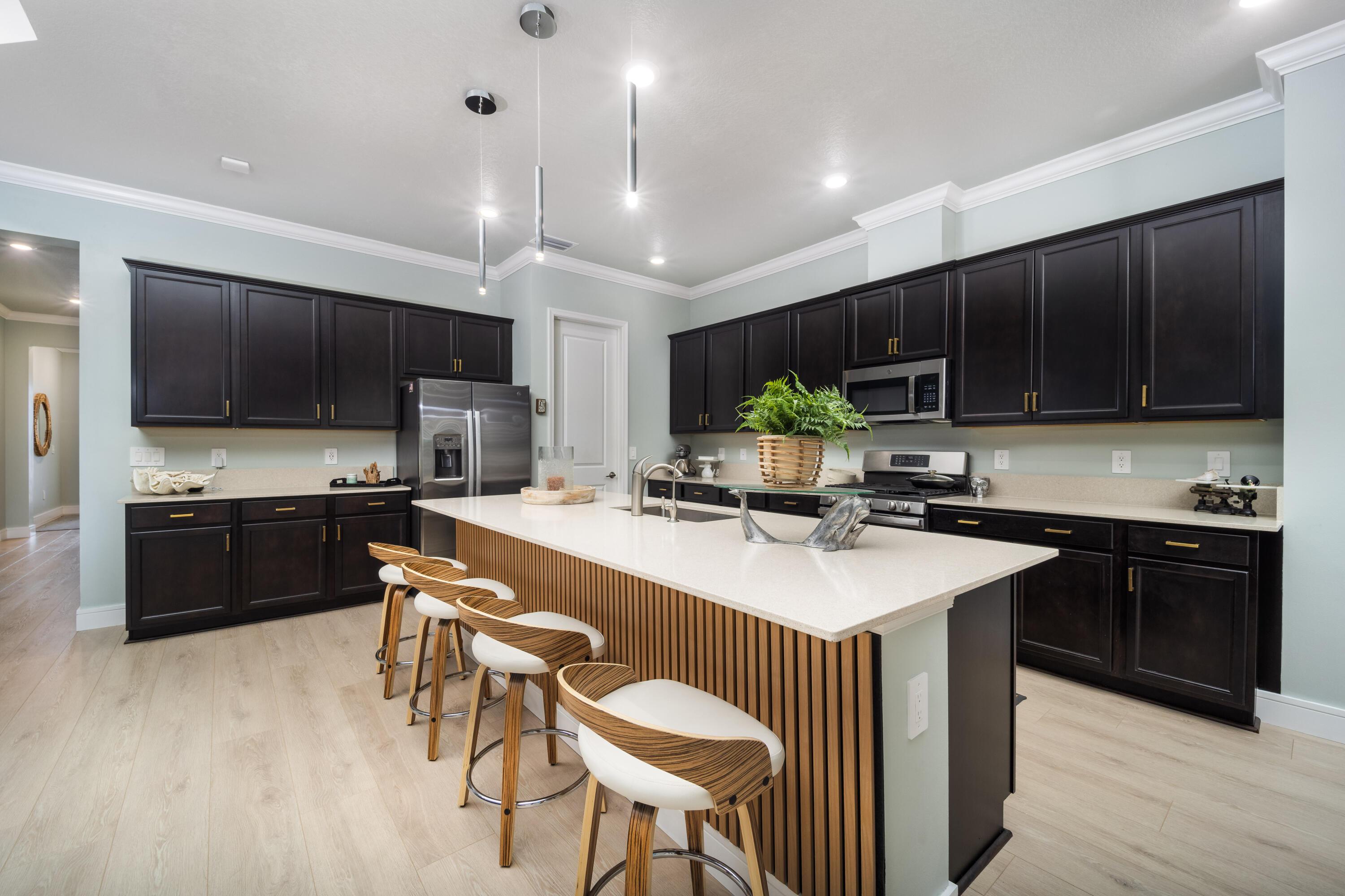 Image 3: Kitchen Island