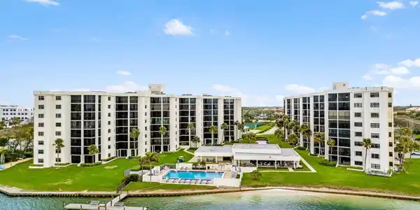 19800 Sandpointe Bay Drive
