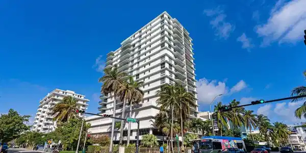 1800 Collins Ave