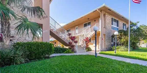2750 NE 28th Court