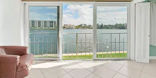 711 NE Harbour Terrace