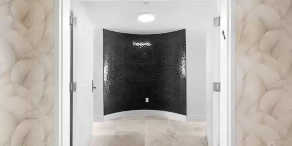 Image 3: Entry