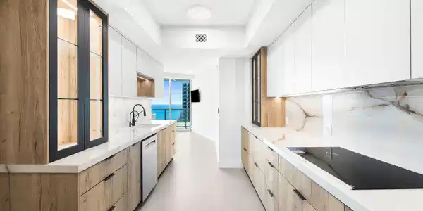 Image 4: Kitchen