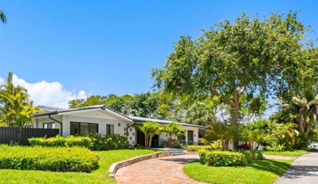 2811 NE 53rd Court