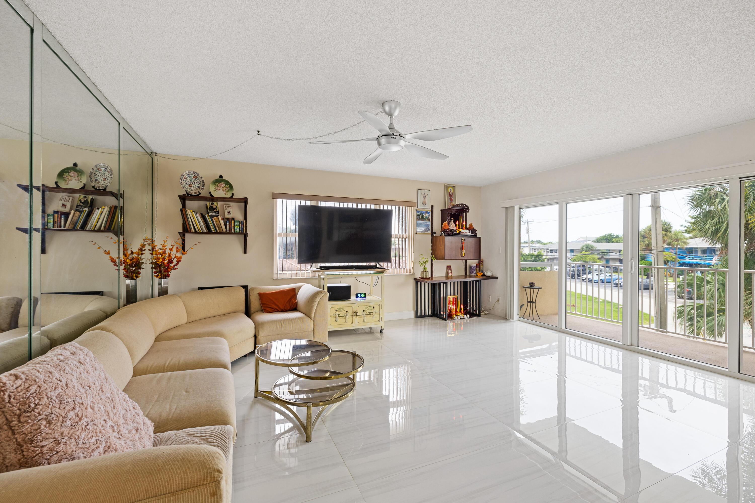 Image 4: 1200 Hibiscus Ave #201-1
