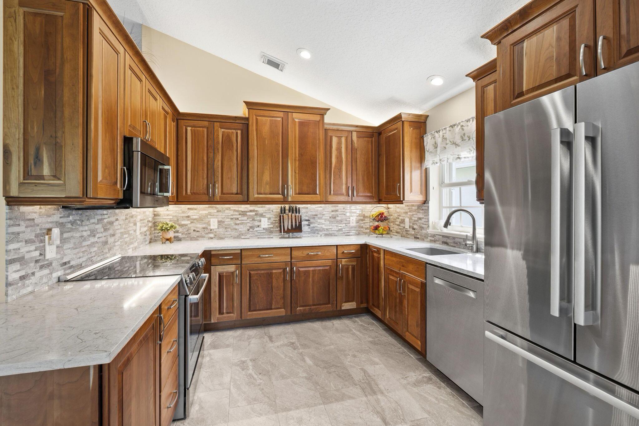 Image 2: 10-web-or-mls-DSC06103