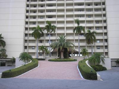 130 LAKESHORE Drive