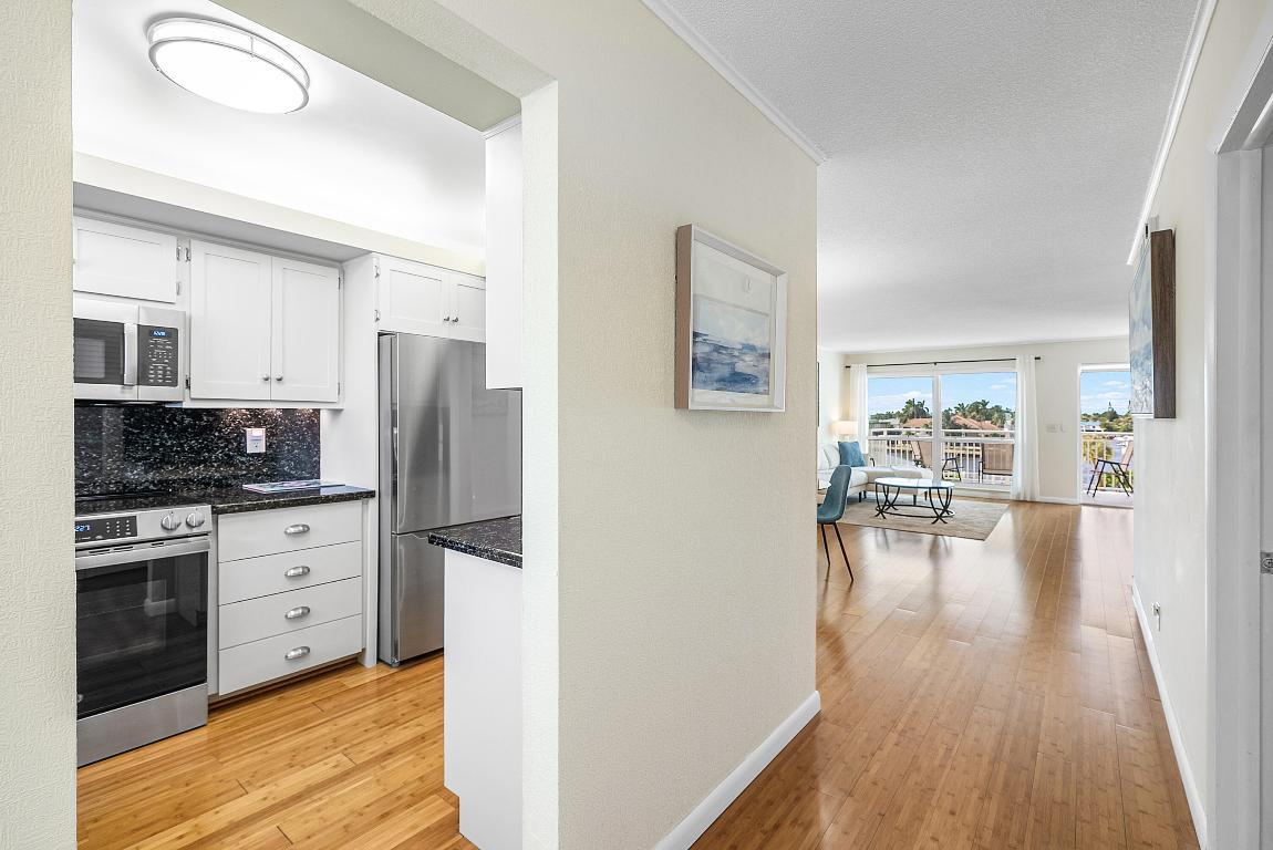 Image 3: 003-3114SouthOceanBoulevard-409-Highland