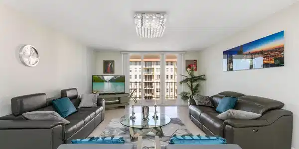 1147 Hillsboro Mile