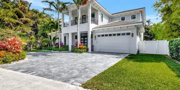550 NE Mizner Boulevard