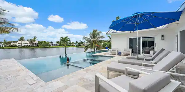Image 4: Infinity Pool and Lake view