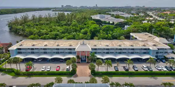 700 NE Harbour Terrace