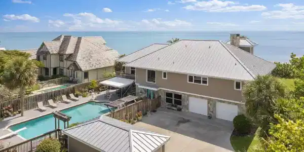955 Pebble Lane