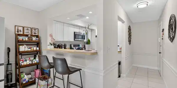 Image 3: BREAKFAST BAR