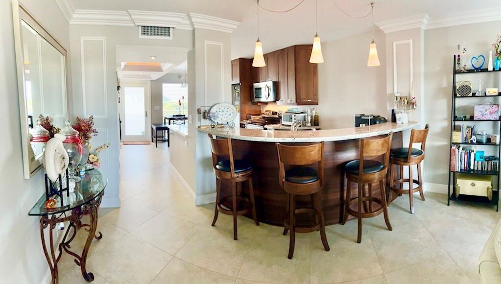 Image 4: kitchen