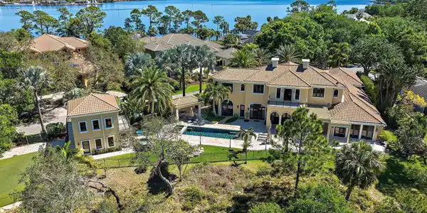 511 NW Winters Creek Road