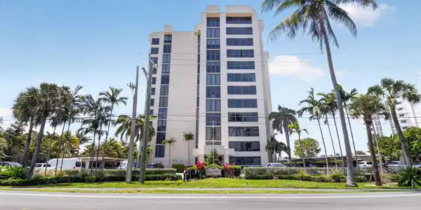 Image 2: 2220 S Ocean Blvd
