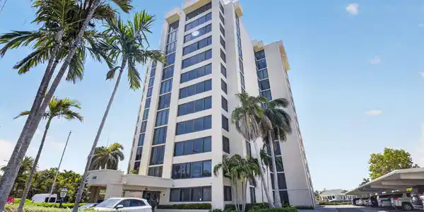 Image 3: Exterior