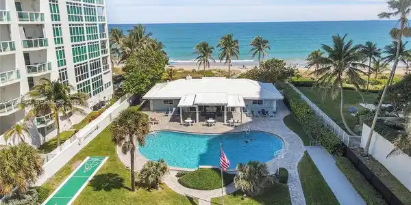 Image 2: palmclub1