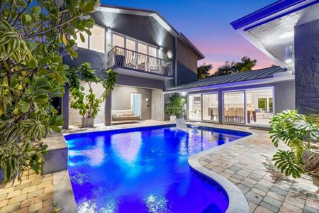 2215 Manatee Dr